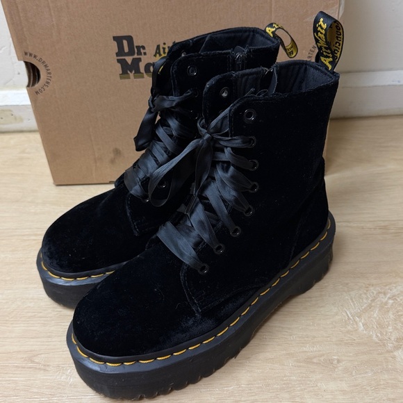 RARE Dr Martens Jadon Velvet Platform, SIZE 7 US - Picture 7 of 12